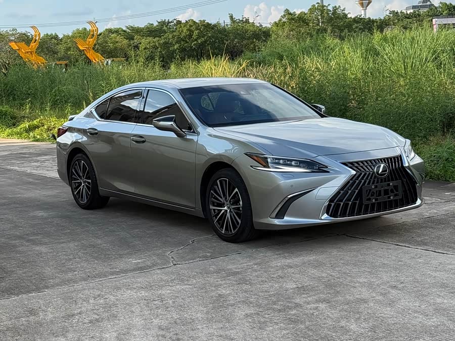 Lexus ES 2022 300h Premium Edition