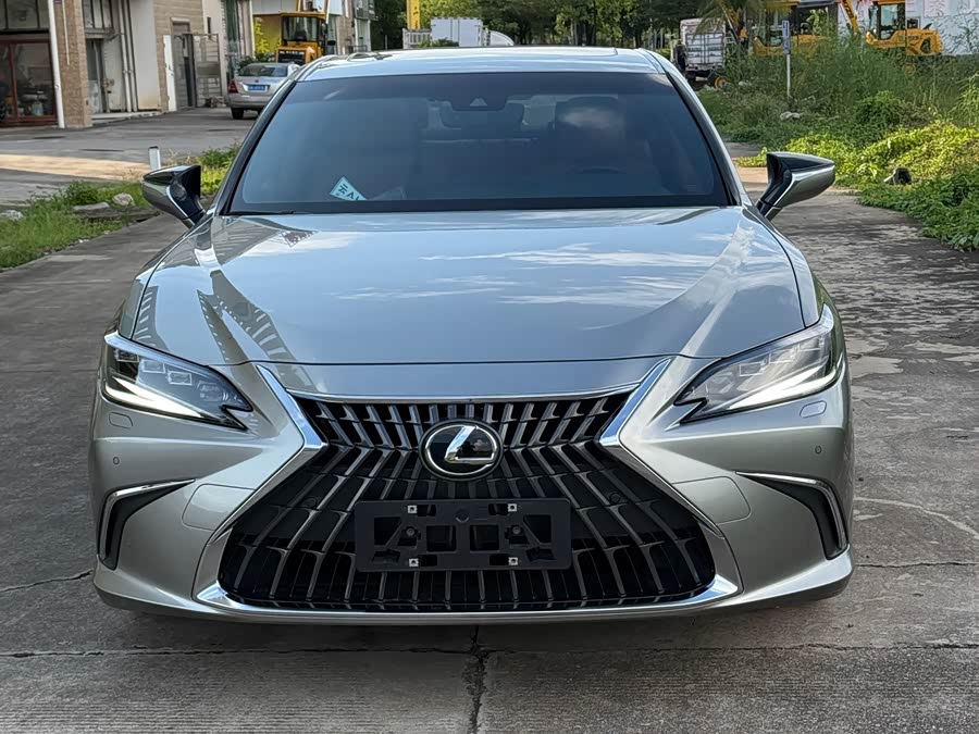 Lexus ES 2022 300h Premium Edition - zdjęcie 2