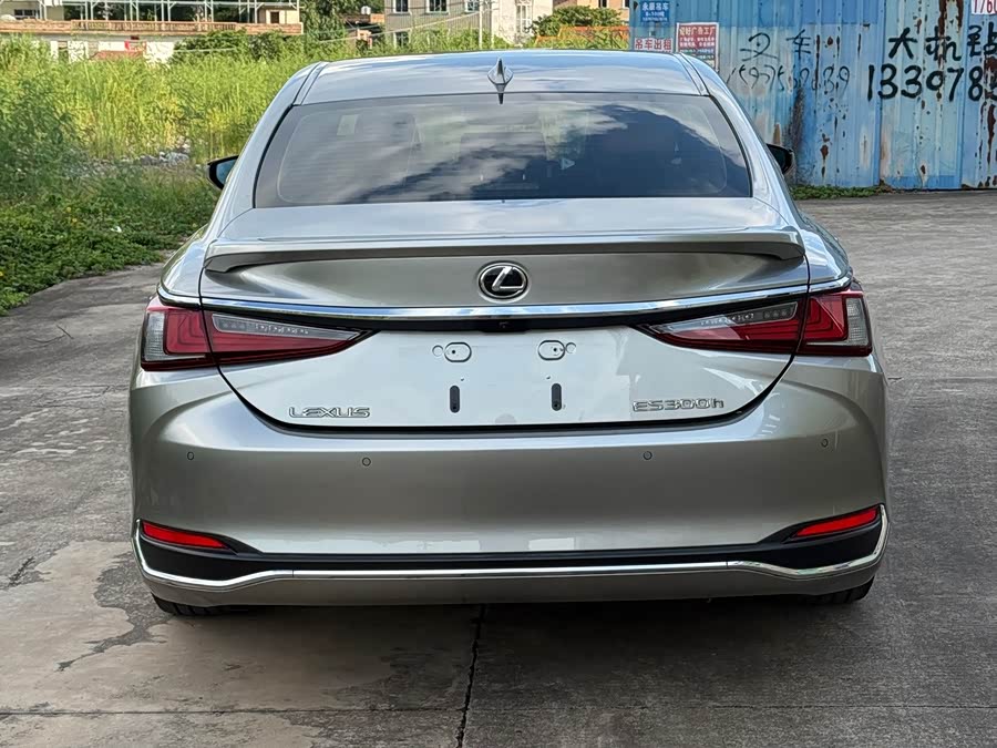 Lexus ES 2022 300h Premium Edition - zdjęcie 13