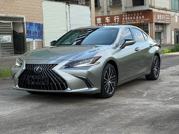 Lexus ES 2022 300h Premium Edition - zdjęcie 17
