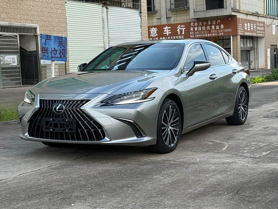 Lexus ES 2022 300h Premium Edition - zdjęcie 3
