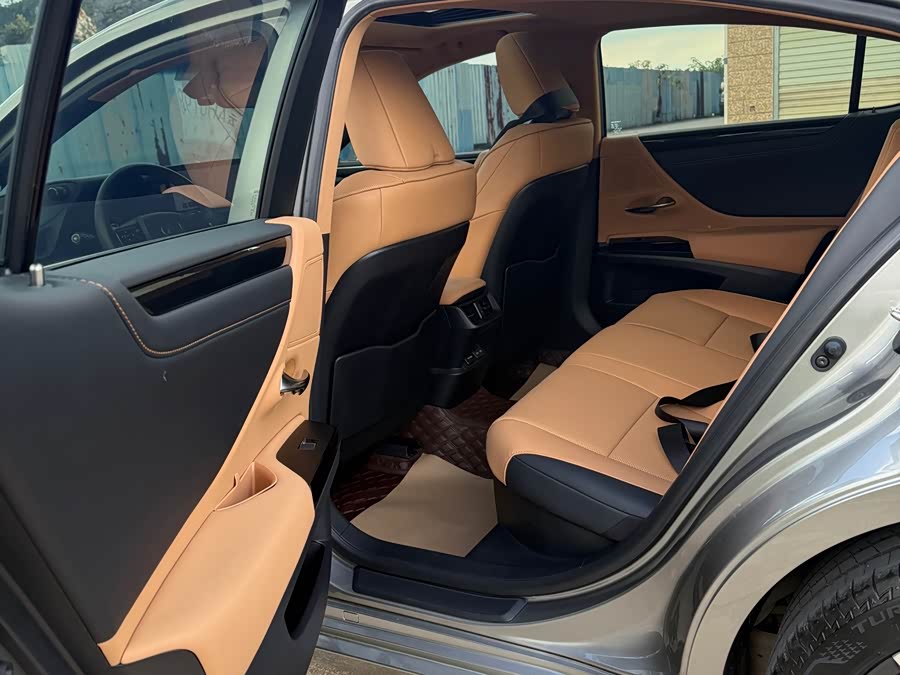 Lexus ES 2022 300h Premium Edition - zdjęcie 6