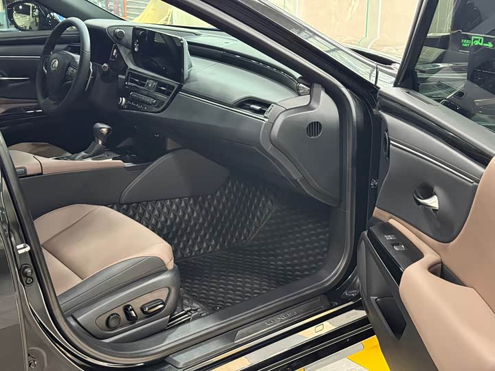 Lexus ES 2023 200 Excellence - zdjęcie 17