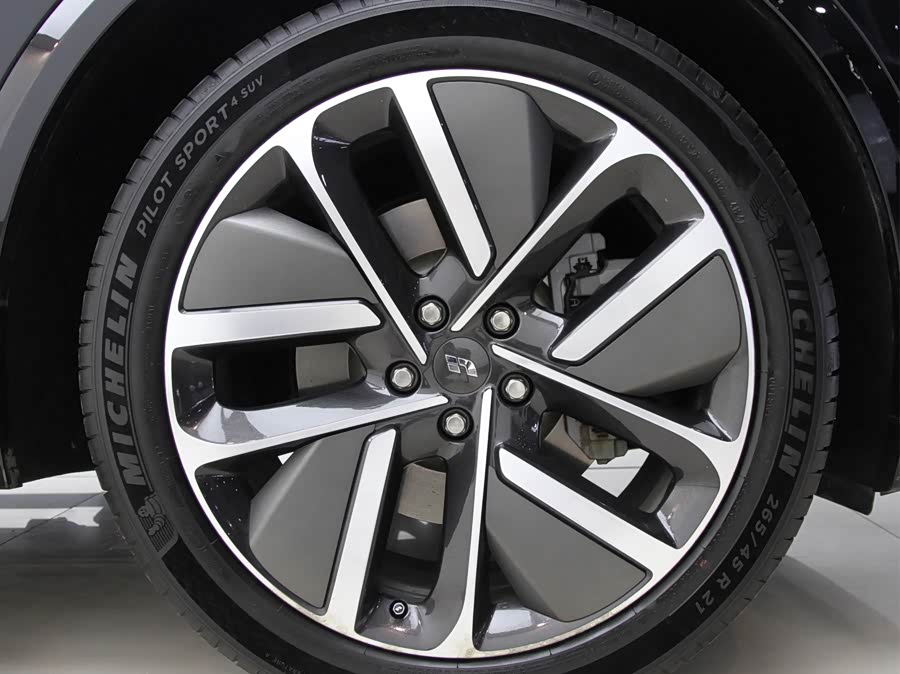 Li Auto L8 2024 Pro - zdjęcie 12