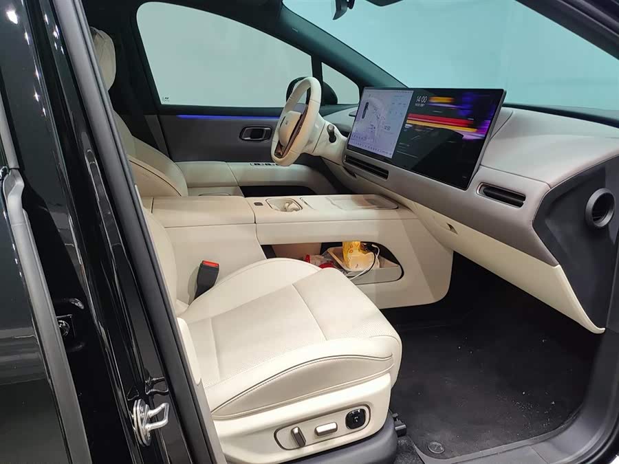 Li Auto i6 2025 2WD Standard - zdjęcie 12