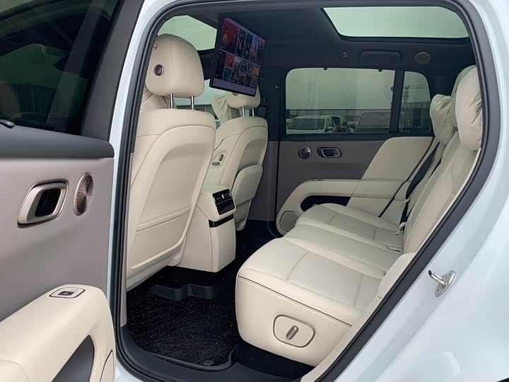 Li Auto i6 2025 4WD Standard - zdjęcie 17