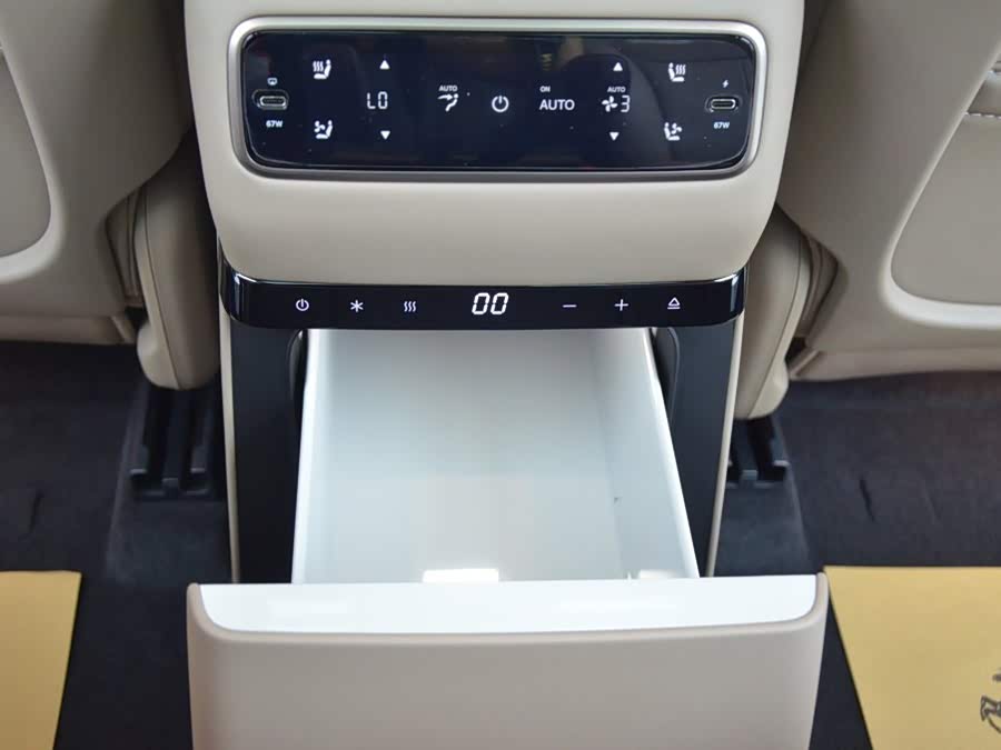 Li Auto i8 2025 Standard Edition - zdjęcie 11