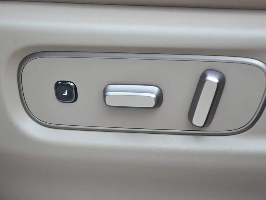 Li Auto i8 2025 Standard Edition - zdjęcie 12