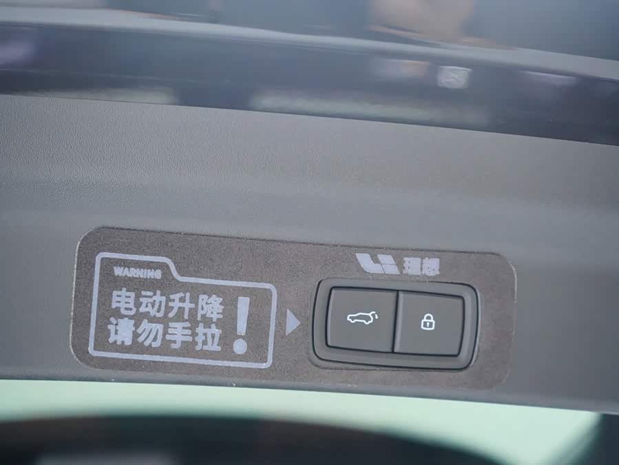 Li Xiang L8 2023 Pro - zdjęcie 11