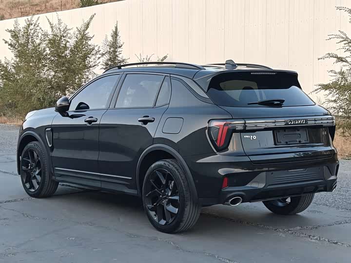 Lynk & Co 01 2023 2.0T 4WD Night Edition - zdjęcie 15