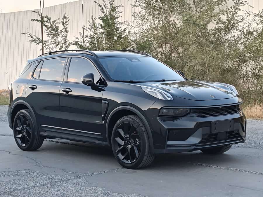 Lynk & Co 01 2023 2.0T 4WD Night Edition - zdjęcie 3