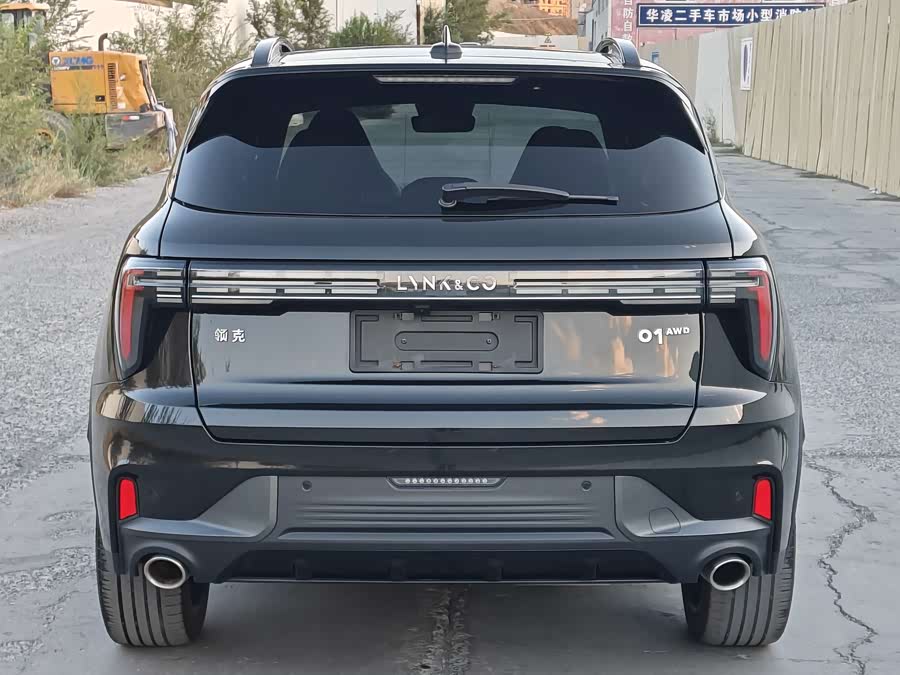 Lynk & Co 01 2023 2.0T 4WD Night Edition - zdjęcie 4