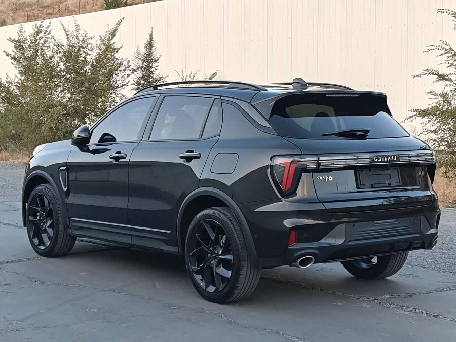 Lynk & Co 01 2023 2.0T 4WD Night Edition - zdjęcie 6