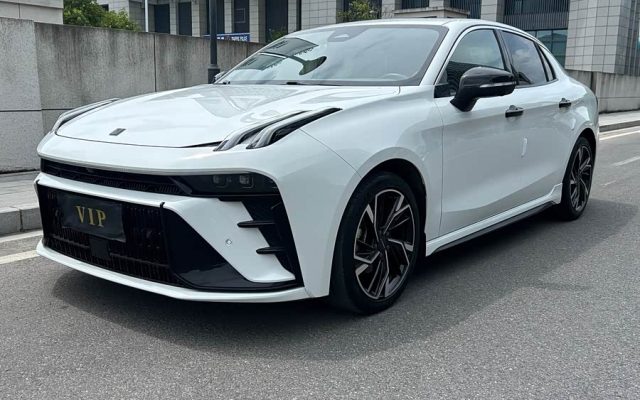 Lynk & Co 03 2.0T DCT Sport Pro
