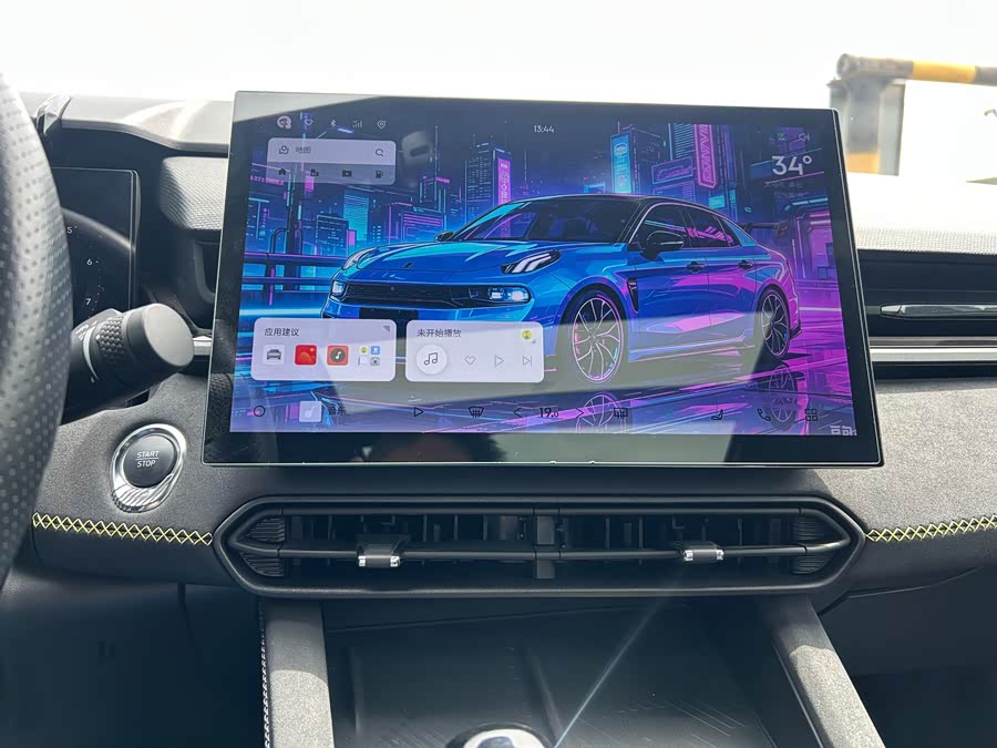 Lynk & Co 03 2.0T DCT Sport Pro - zdjęcie 13