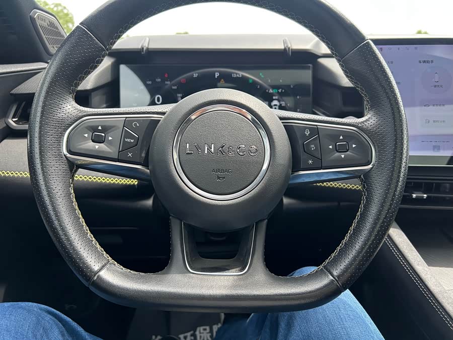 Lynk & Co 03 2.0T DCT Sport Pro - zdjęcie 15