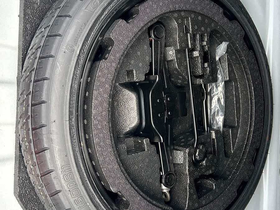 Lynk & Co 03 2.0T DCT Sport Pro - zdjęcie 16