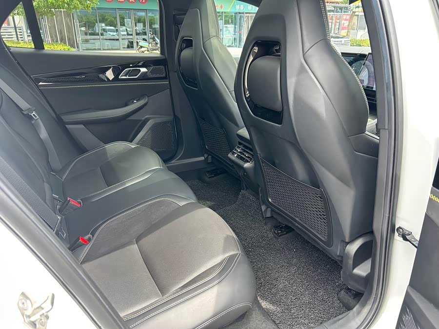 Lynk & Co 03 2.0T DCT Sport Pro - zdjęcie 17
