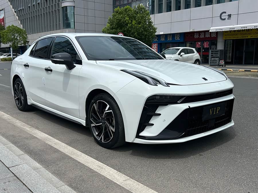 Lynk & Co 03 2.0T DCT Sport Pro - zdjęcie 3