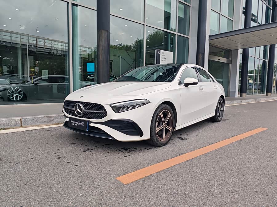 Mercedes-Benz A-Class 2023 A 200 L Fashion Edition - zdjęcie 1