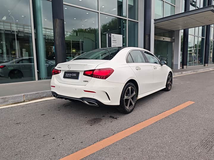 Mercedes-Benz A-Class 2023 A 200 L Fashion Edition - zdjęcie 12