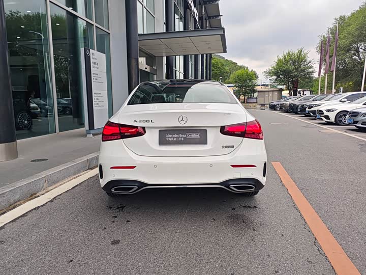 Mercedes-Benz A-Class 2023 A 200 L Fashion Edition - zdjęcie 16