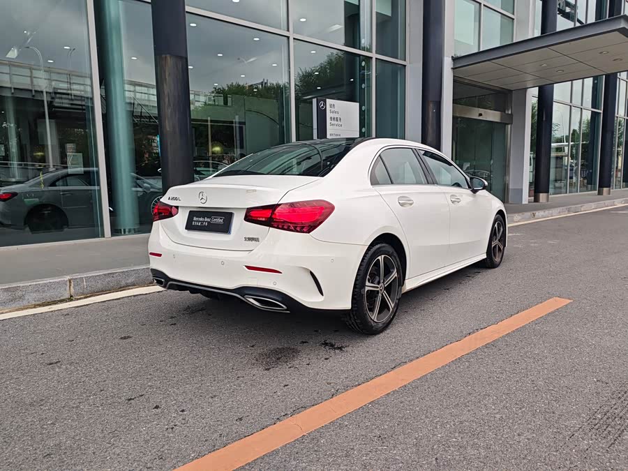 Mercedes-Benz A-Class 2023 A 200 L Fashion Edition - zdjęcie 3
