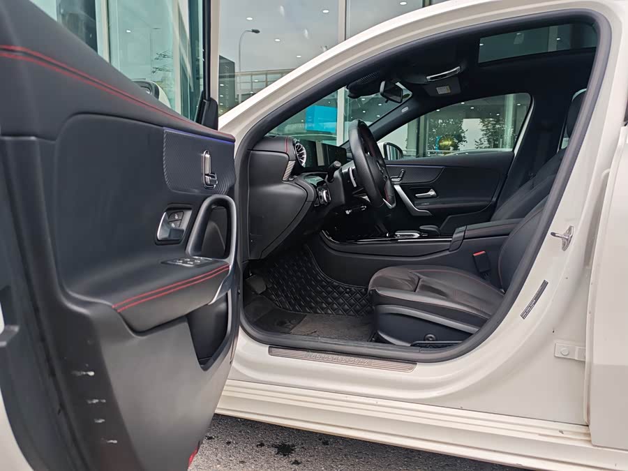 Mercedes-Benz A-Class 2023 A 200 L Fashion Edition - zdjęcie 4