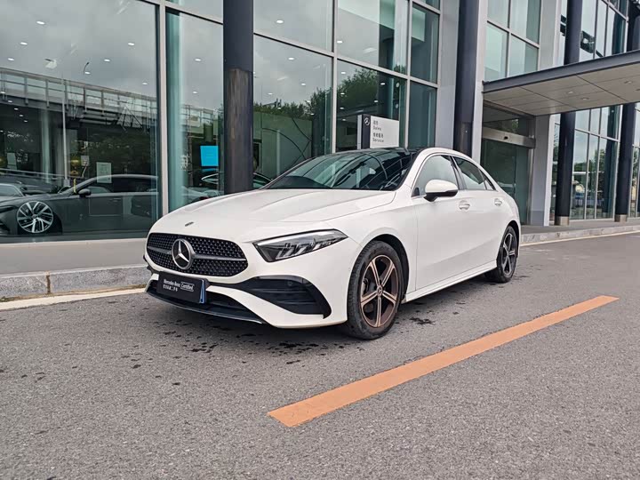Mercedes-Benz A-Class 2023 A 200 L Fashion Edition - zdjęcie 10