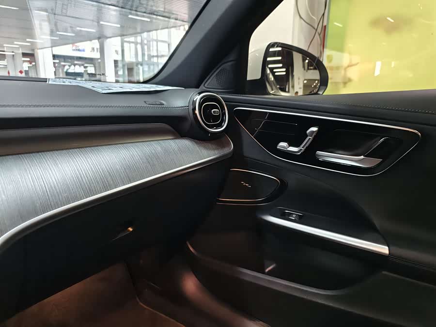 Mercedes-Benz C-Class 2023 C 200 L Sport Edition - zdjęcie 14
