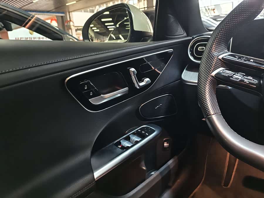 Mercedes-Benz C-Class 2023 C 200 L Sport Edition - zdjęcie 15