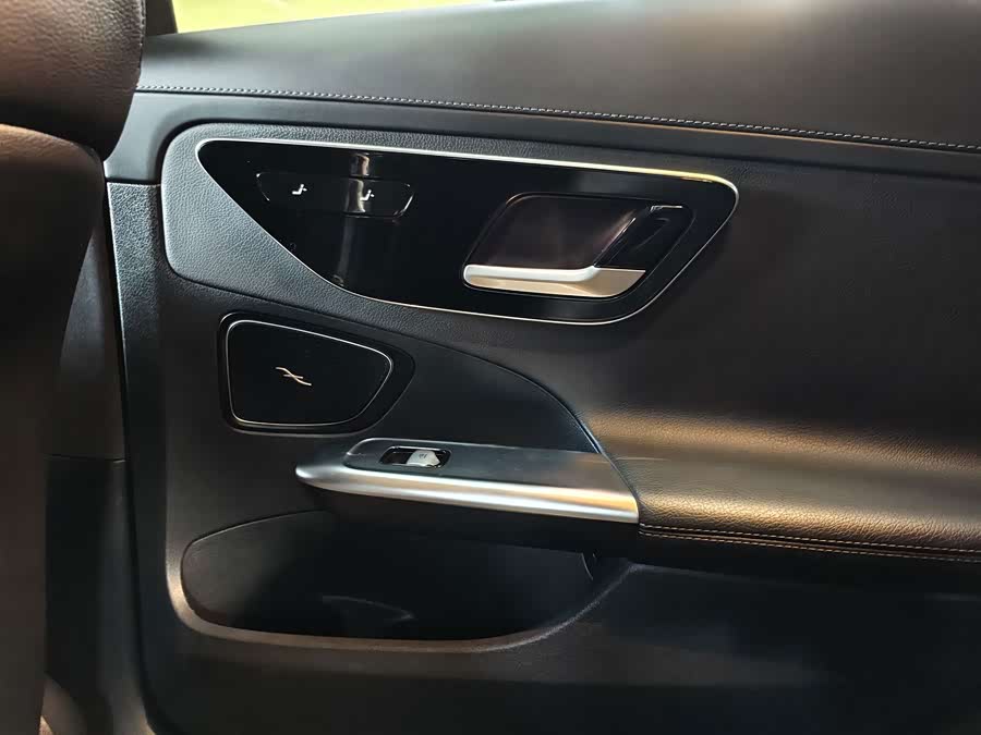Mercedes-Benz C-Class 2023 C 200 L Sport Edition - zdjęcie 16