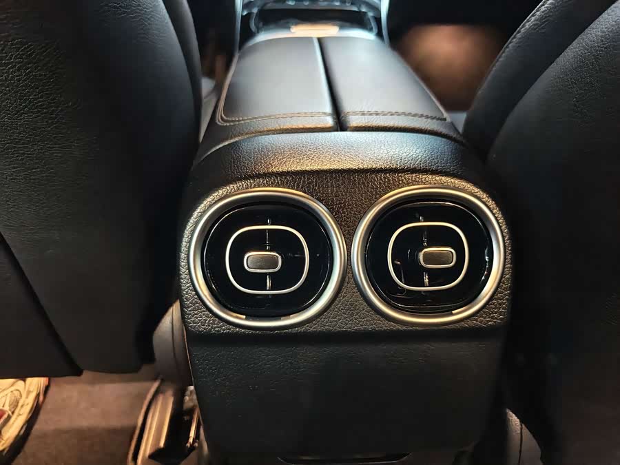 Mercedes-Benz C-Class 2023 C 200 L Sport Edition - zdjęcie 17