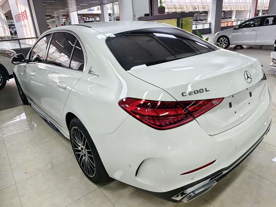 Mercedes-Benz C-Class 2023 C 200 L Sport Edition - zdjęcie 18