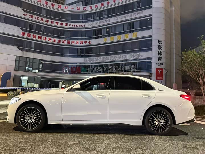 Mercedes-Benz C-Class 2023 C 260 L Sport Edition - zdjęcie 12