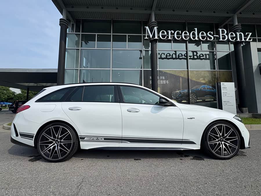 Mercedes-Benz C-Class AMG 2024 AMG C 43 4MATIC Station Wagon Special Edition - zdjęcie 16