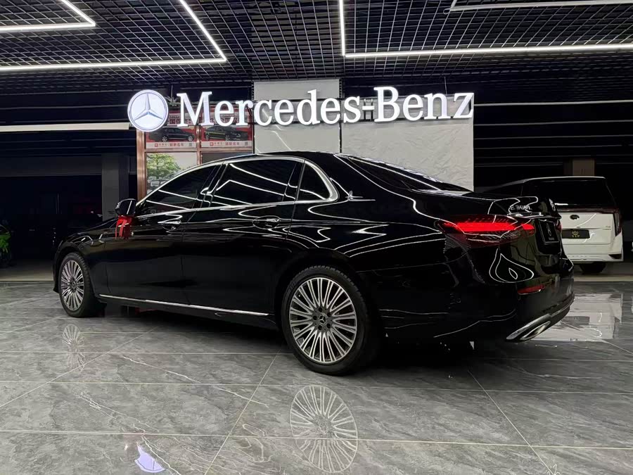 Mercedes-Benz E-Class 2023 E 300 L Luxury - zdjęcie 4