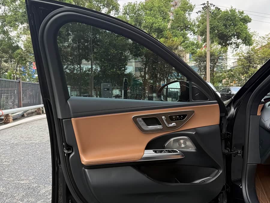 Mercedes-Benz E-Class 2025 E 300 L Luxury - zdjęcie 13