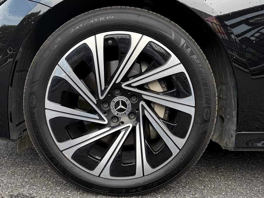 Mercedes-Benz E-Class 2025 E 300 L Luxury - zdjęcie 14