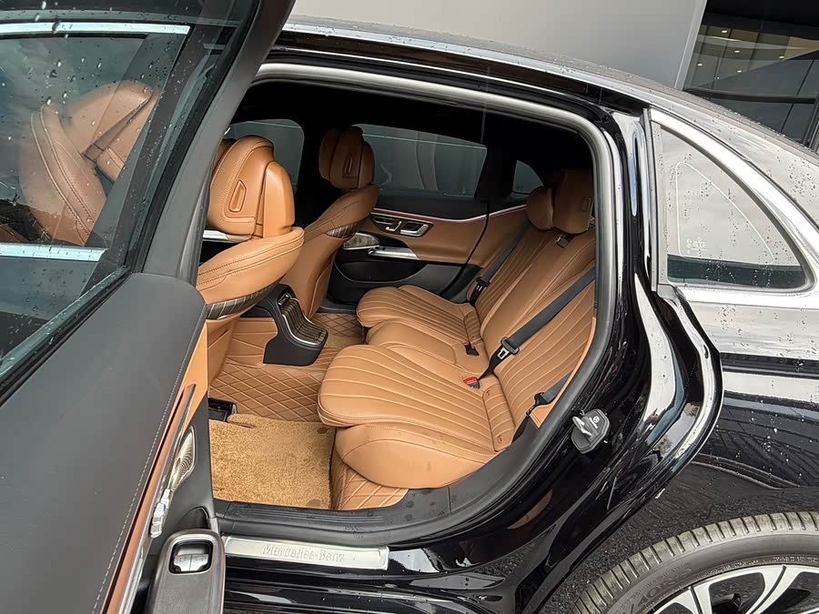 Mercedes-Benz E-Class 2025 E 300 L Luxury - zdjęcie 4