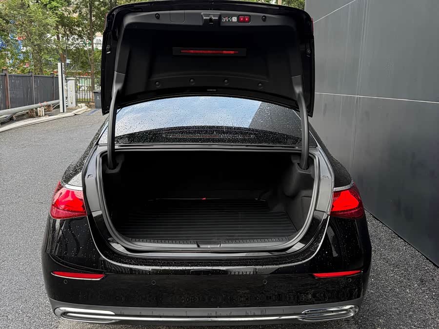 Mercedes-Benz E-Class 2025 E 300 L Luxury - zdjęcie 7