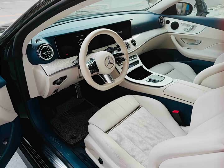 Mercedes-Benz E-Class (Imported) 2023 E 260 Coupe - zdjęcie 17