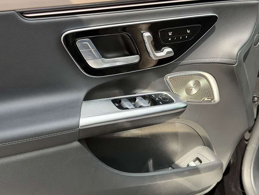 Mercedes-Benz EQE 2025 500 4MATIC Luxury Edition - zdjęcie 12