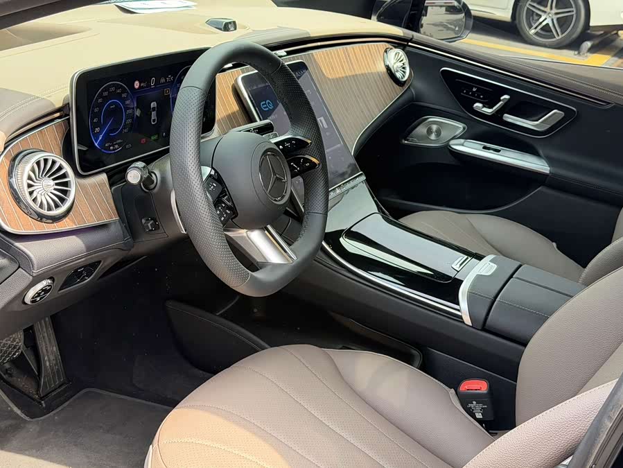 Mercedes-Benz EQE 2025 500 4MATIC Luxury Edition - zdjęcie 8