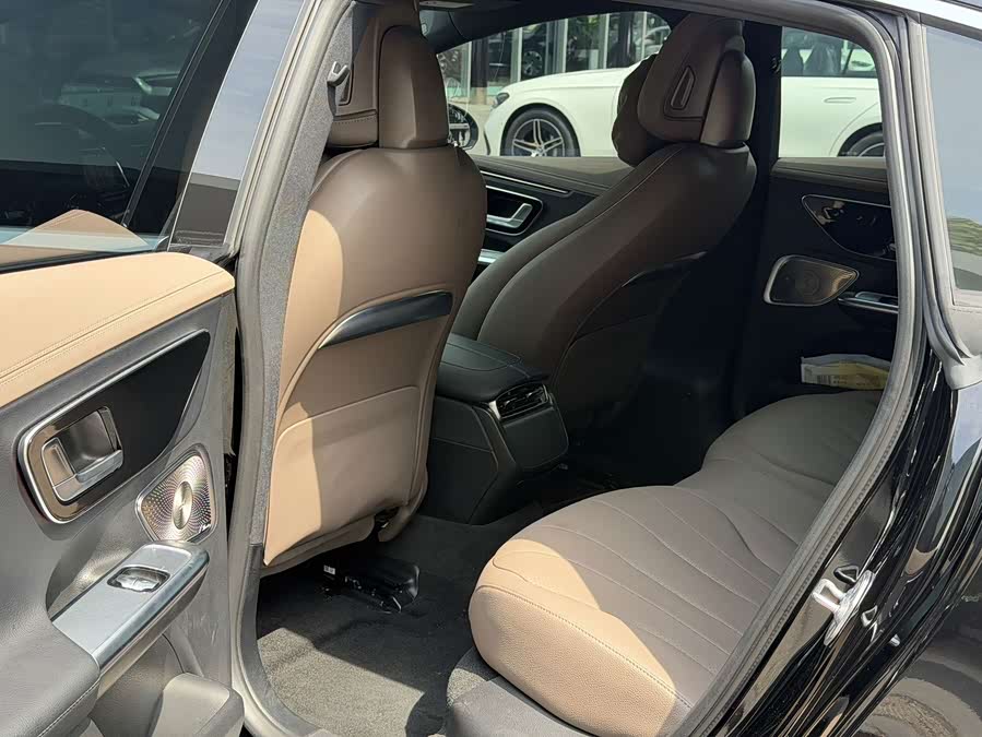 Mercedes-Benz EQE 2025 500 4MATIC Luxury Edition - zdjęcie 9