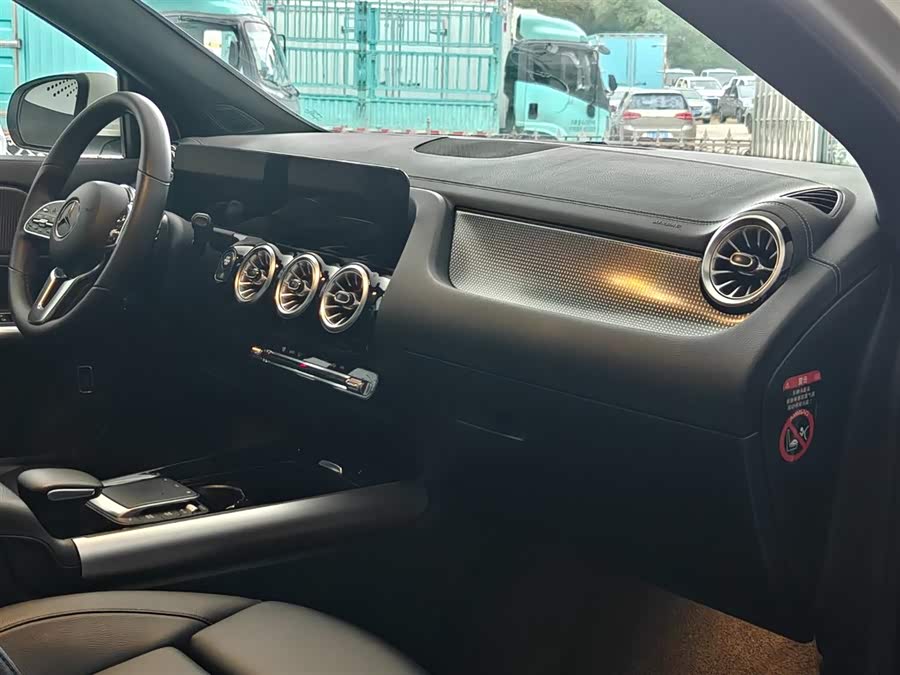 Mercedes-Benz GLA 220 - zdjęcie 7