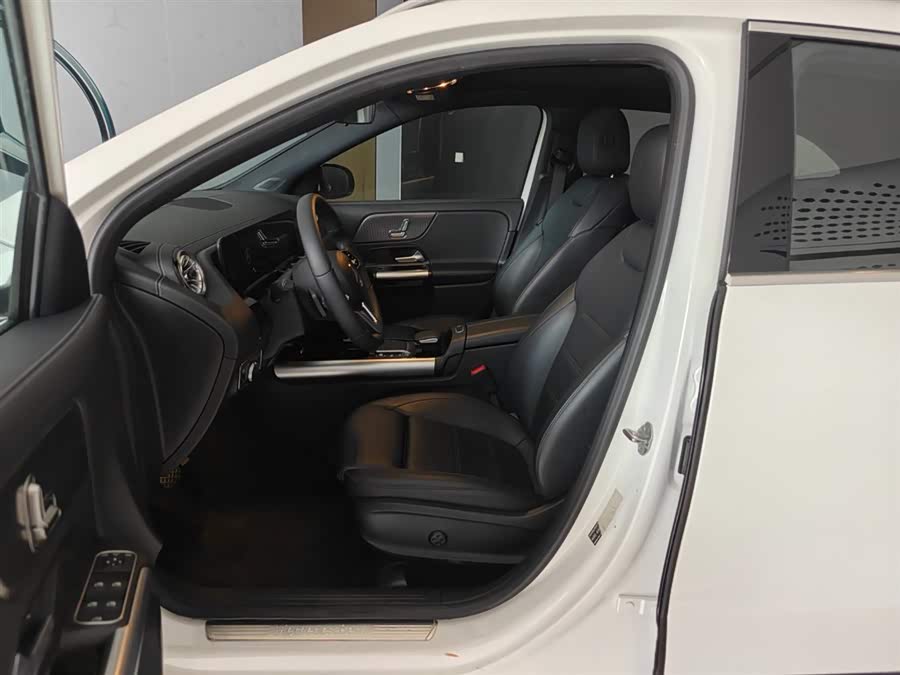 Mercedes-Benz GLA 220 - zdjęcie 9