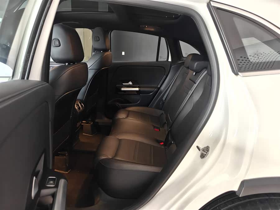 Mercedes-Benz GLA 220 - zdjęcie 10