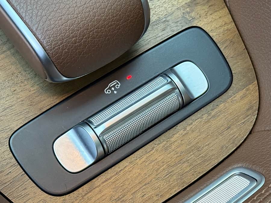 Mercedes-Benz GLS 2024 GLS 450 4MATIC Luxury - zdjęcie 14
