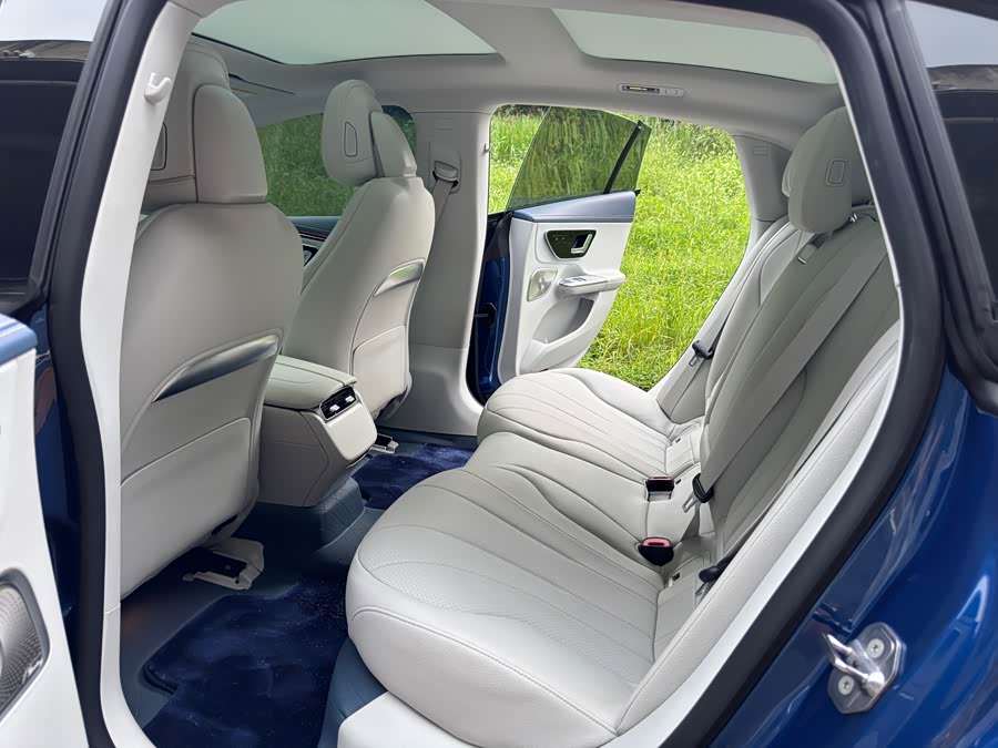 Mercedes EQE 2022 350 Special Edition - zdjęcie 8